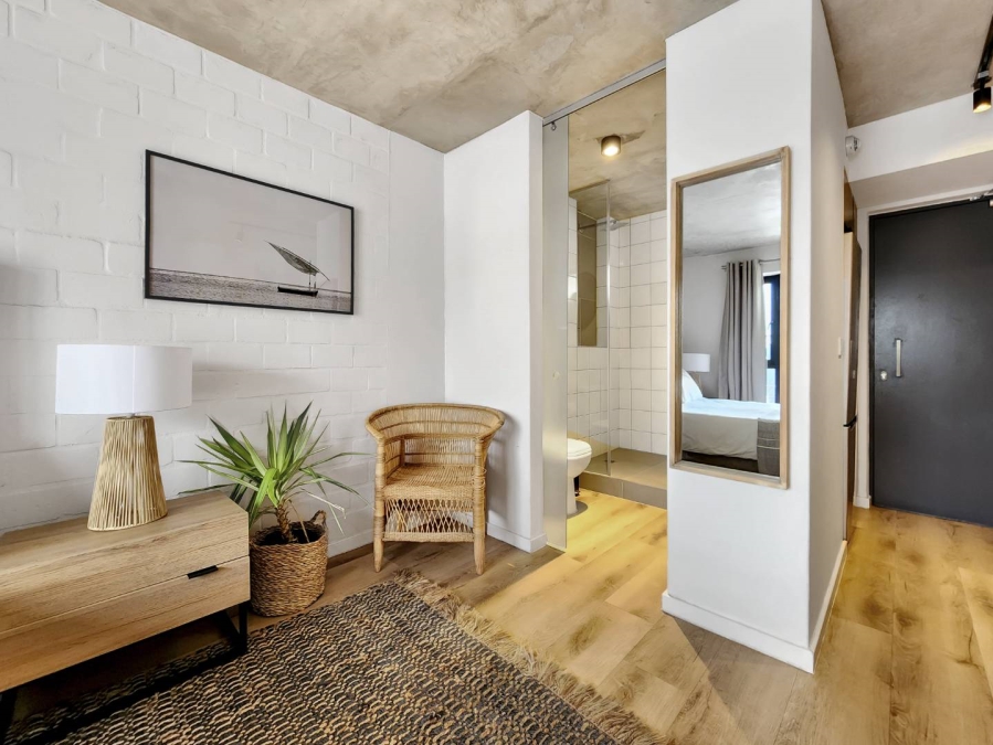1 Bedroom Property for Sale in Sea Point Western Cape